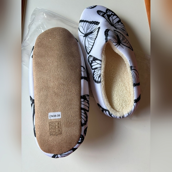 Slippers - Picture 3 of 3